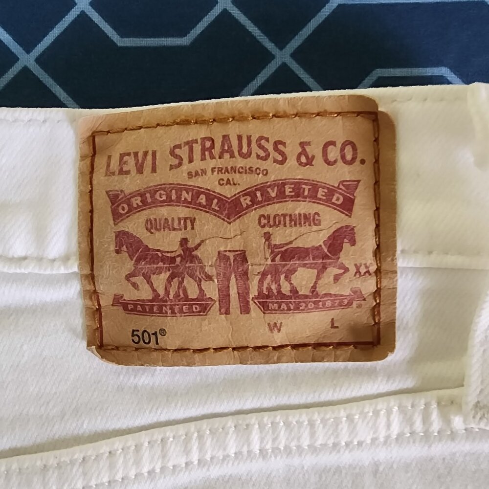 Levi's® Women's 501® Original Shorts | White | W33 - Picture 5 of 7